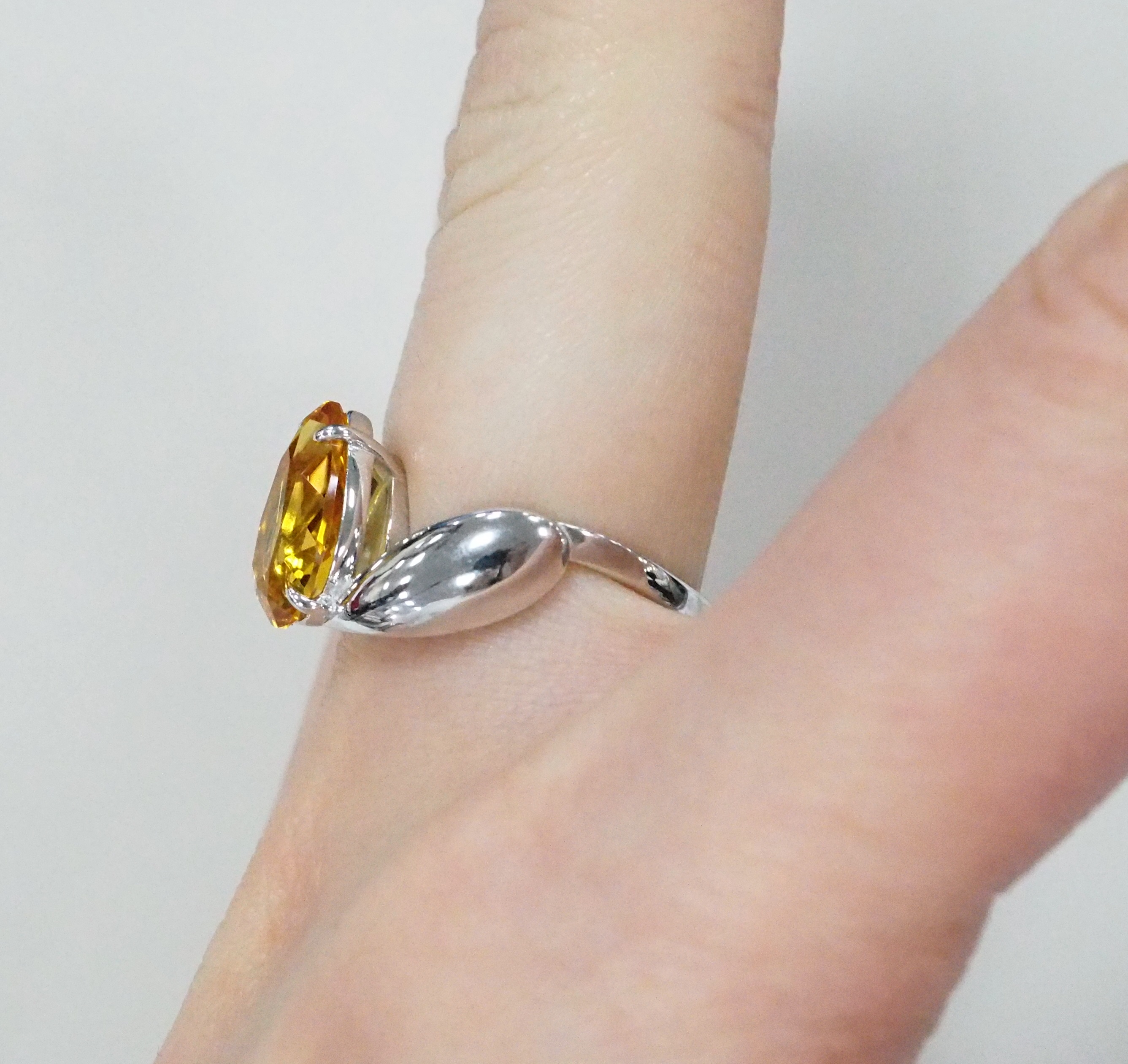 Серебряное кольцо с цитрином
